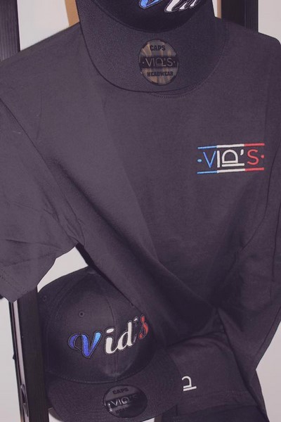 Casquette et T-shirt brodés logo Vid's